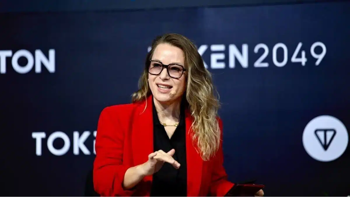 Irina Heaver speaking at TOKEN2049 Singapore, discussing blockchain regulation, digital asset compliance, and Web3 legal strategy for Southeast Asia and global crypto markets